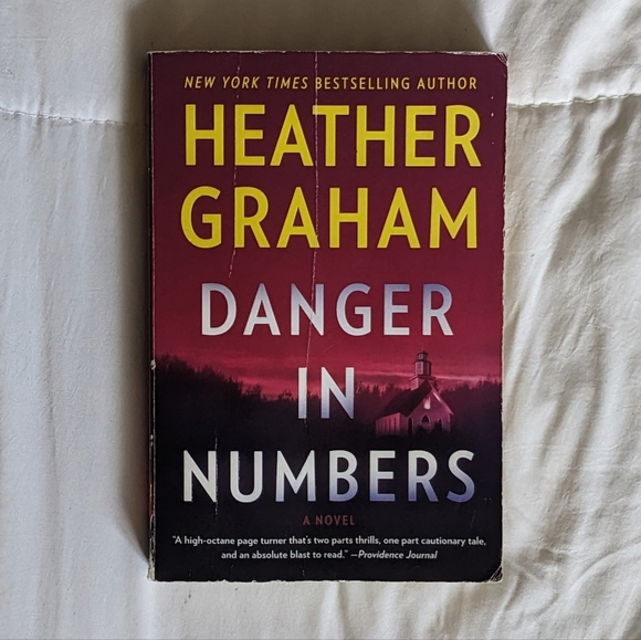 💥 Danger In Numbers by Heather Graham - Picture 1 of 2